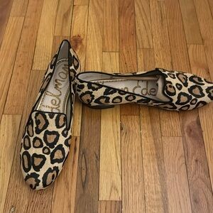 Womens leopard print flats. Very gently worn. Size 8.5